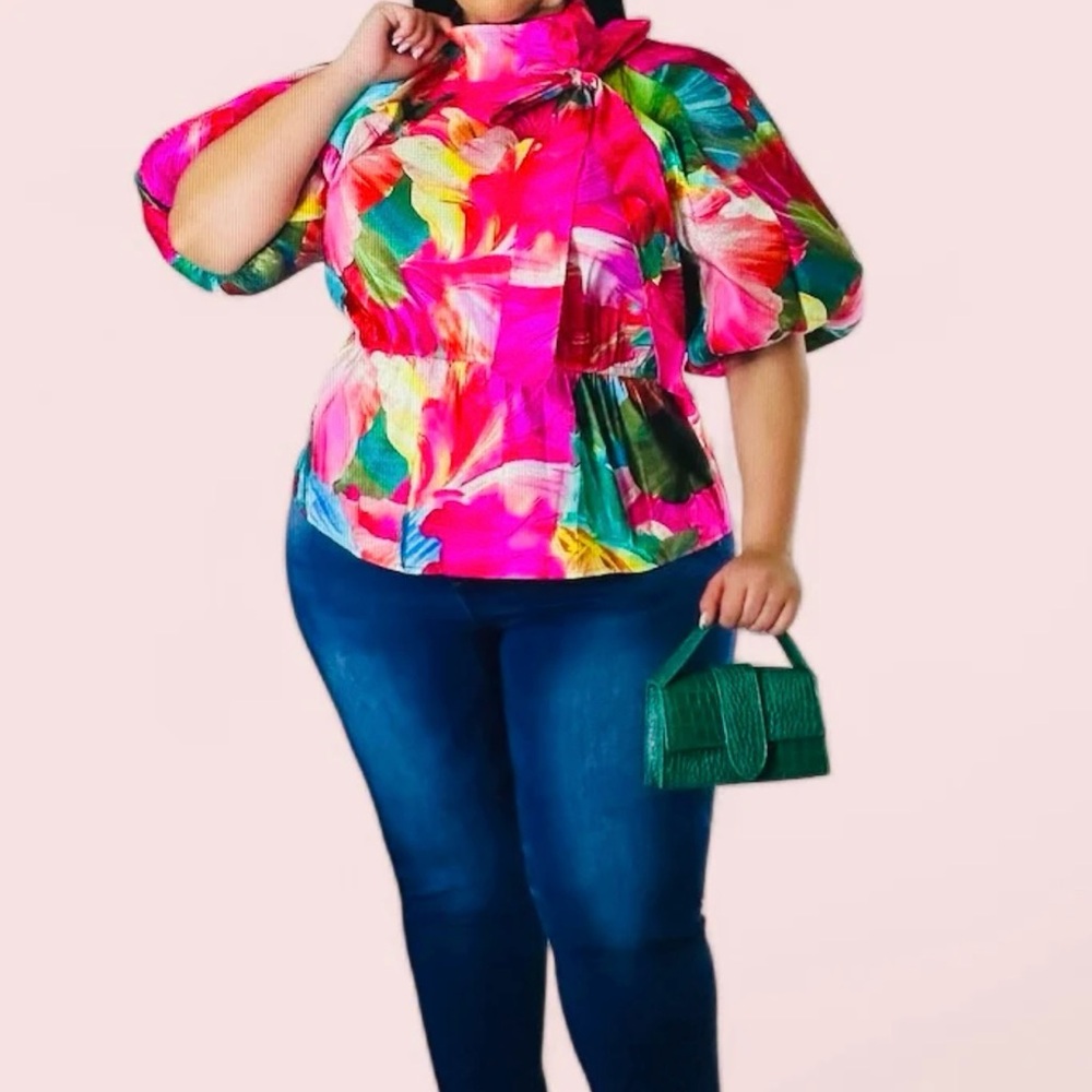 Gorgeous Floral Print Puff Sleeves Tie at neck Top. For my Plus Size Queens❤️💯